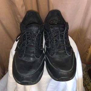 New Balance men’s sneakers 12 928v3 black leather